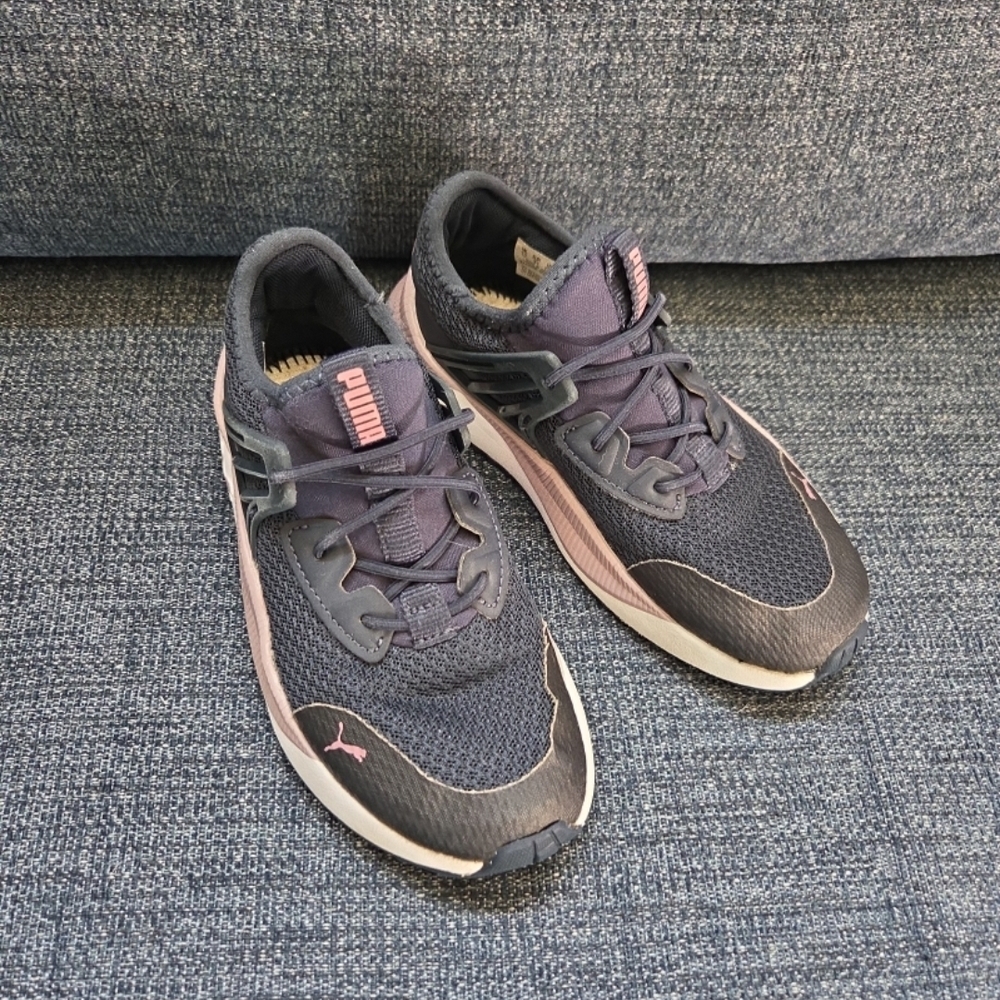 PUMA Women's Black and Pink Sneakers